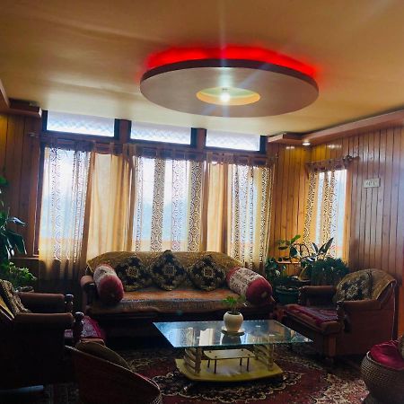 Raibas Homestay ダージリン エクステリア 写真