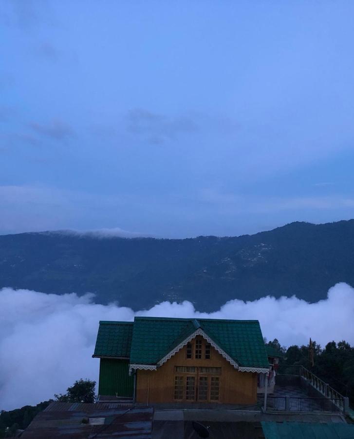Raibas Homestay ダージリン エクステリア 写真